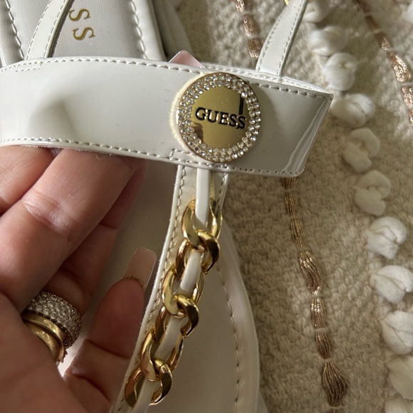 GUESS LIVVY CHAIN T STRAP SANDALS - BNWOT - SZ9 - Picture 6 of 6